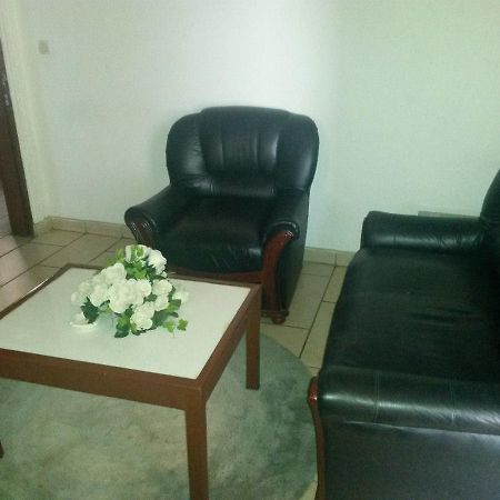 Barcelone Hotel Douala Exterior photo