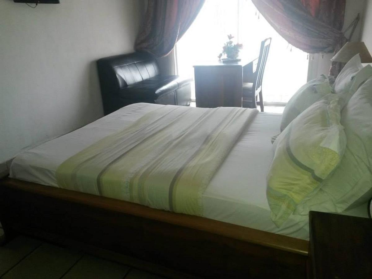 Barcelone Hotel Douala Exterior photo